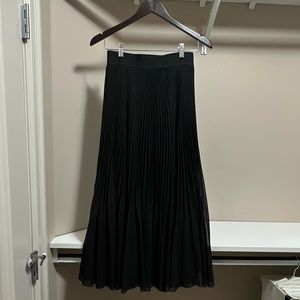 Aritzia Wilfred Twirl MIDI Skirt